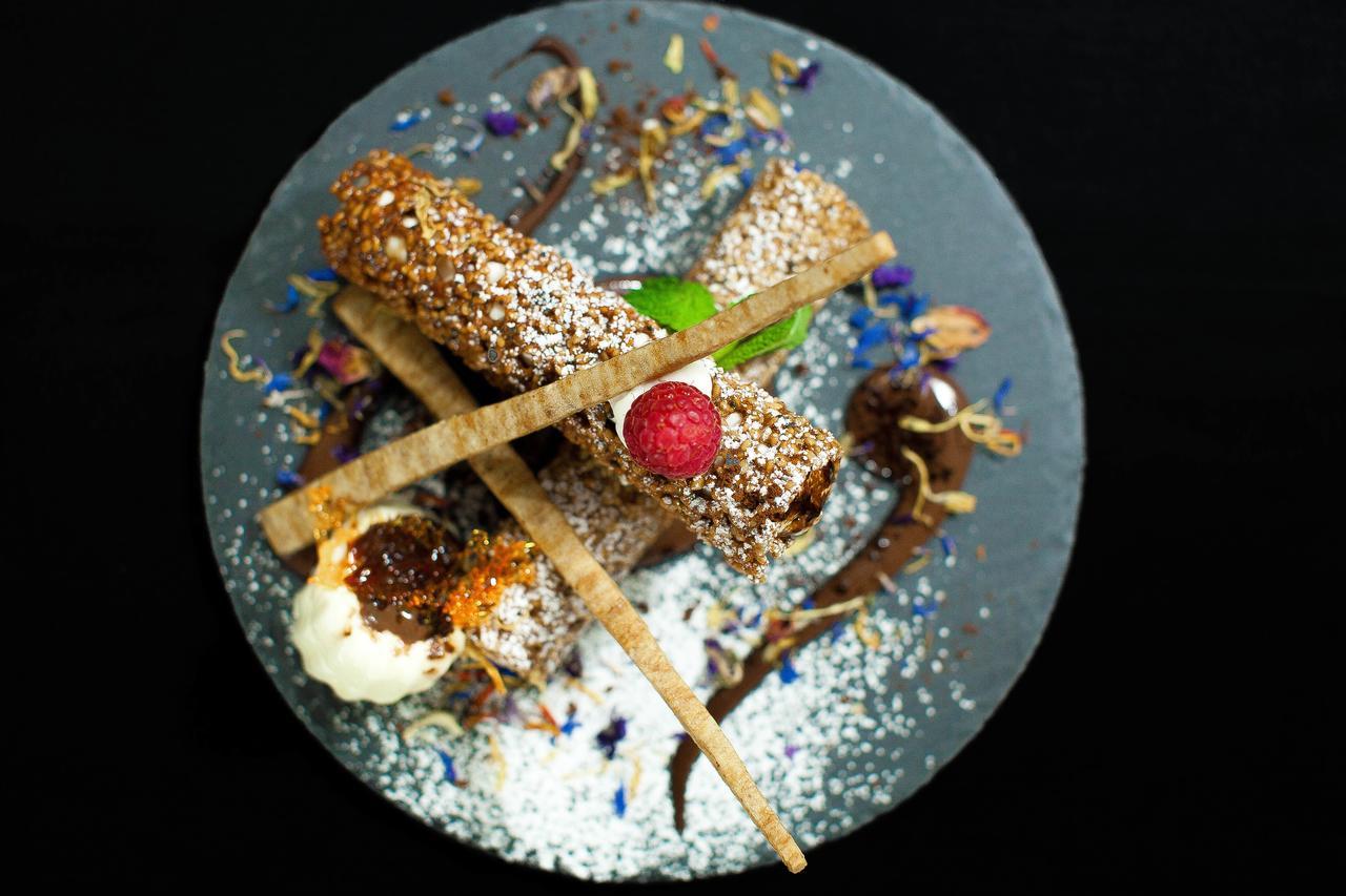 Albergo Ristorante Madonnina 칸텔로 외부 사진